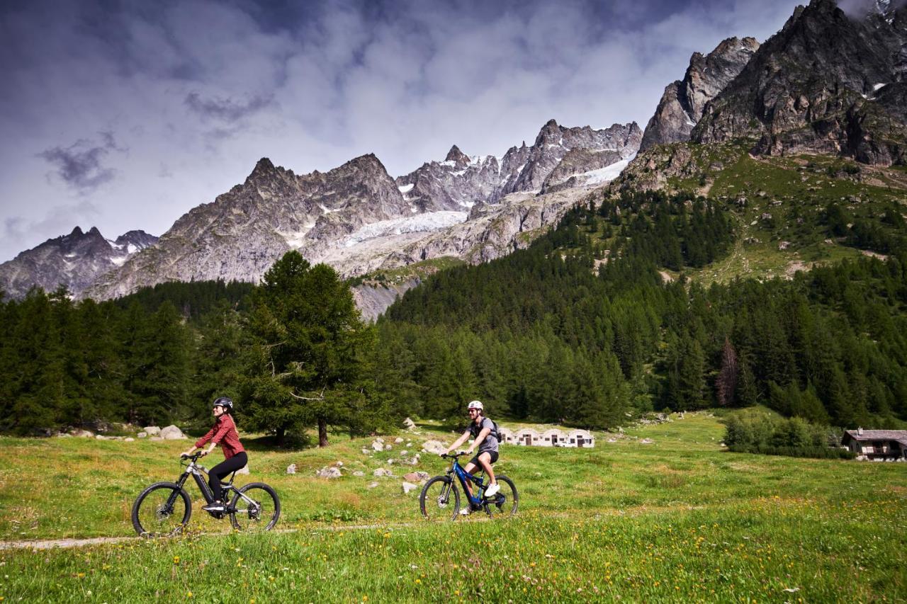 Le Massif Hotel & Lodge Courmayeur The Leading Hotels Of The World Esterno foto
